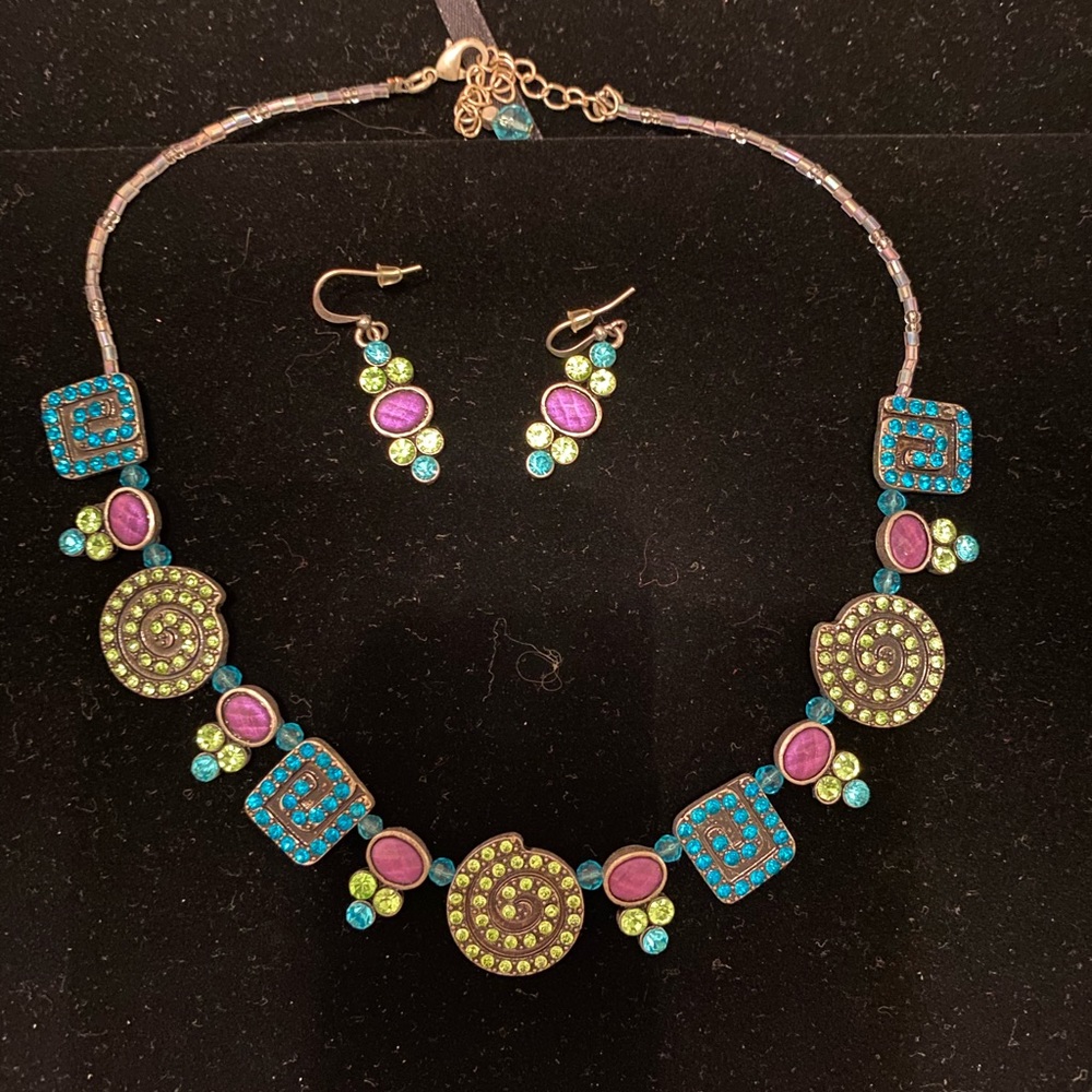 Necklace and earring set